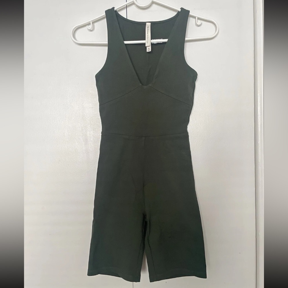 NWOT Aritzia Babaton Soft Contour Cotton Romper